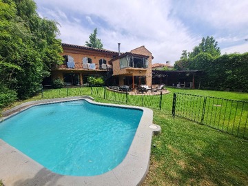 Casa en venta en Preciosa Casa Estilo Colonial (157313), Las Condes - 6 dormitorios, 6 baños