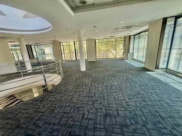 Local Comercial en arriendo mensual en Gran local de 1000 m2 terreno,25 estacionam (84867), Viña del Mar