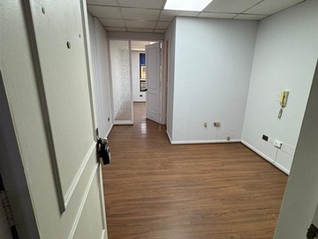 Oficina en venta en Oficina con bodega Metro Manuel Montt, Providencia - 1 dormitorio, 1 baño