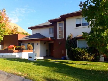 Casa en venta en Macul alto 6324, La Florida - 5 dormitorios, 5 baños