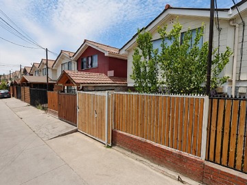 Casa en venta en Casa en Villa los Álamos de Padre Hurtado (3D-2B-1e) - 3 dormitorios, 2 baños
