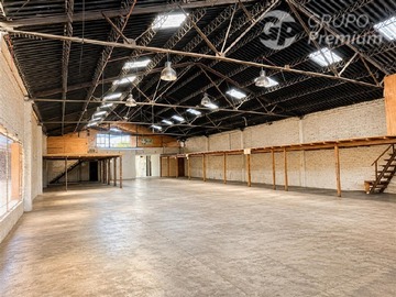 Bodega en venta en Comandante Valiz / Av. Valdivieso, Recoleta - 5 baños