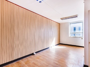 Oficina en venta en Compañía de Jesús 1068, Santiago - 5 dormitorios, 1 baño