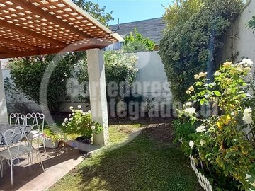 Casa en arriendo mensual en Av. Consistorial / Av. El Valle, Peñalolén - 4 dormitorios, 2 baños