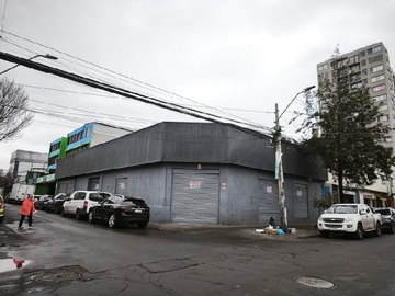 Local Comercial en arriendo mensual en Ref av independencia alt 300 com independencia pasos mall, Independencia - 2 dormitorios, 2 baños
