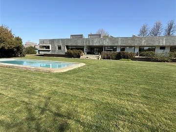 Casa en venta en alto las cruces, Talca - 5 dormitorios, 5 baños