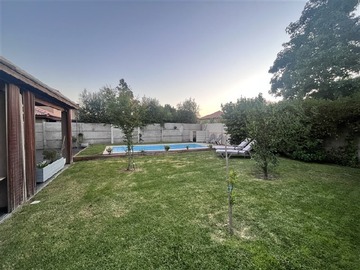 Casa en venta en Autopista Los Libertadores, Colina - 5 dormitorios, 3 baños
