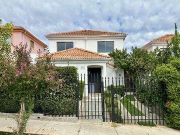 Casa en venta en Ciudad de los valles, Pudahuel - 3 dormitorios, 3 baños