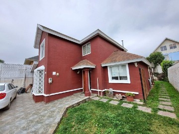 Casa en arriendo mensual en Amplia Casa en Arriendo 4D3B Incluye 2 Estacionamientos. - 4 dormitorios, 3 baños