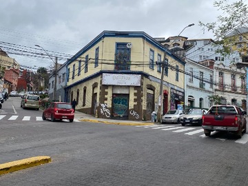 Casa en venta en Amplia Casa con Giro Comercial Subida Ecuador Valpo - 6 dormitorios, 3 baños