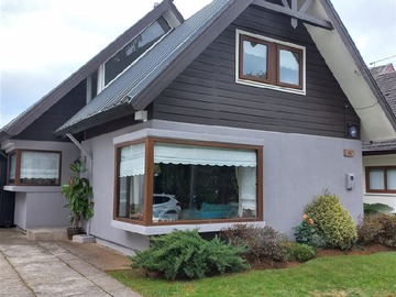 Casa en venta en Isla Teja - Los Robles, Valdivia - 4 dormitorios, 3 baños