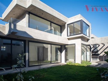 Casa en arriendo mensual en Estadio Español, Las Condes - 3 dormitorios, 3 baños