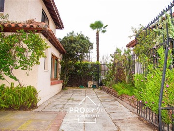 Casa en venta en Andree English School, La Reina - 3 dormitorios, 3 baños
