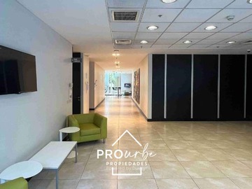 Local Comercial en arriendo mensual en Cerro El Plomo con Manquehue Norte, Las Condes