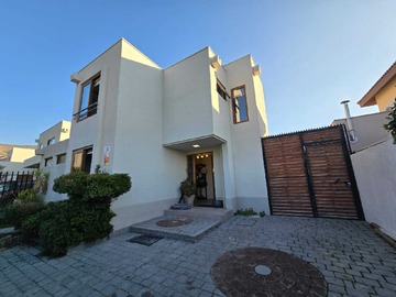 Casa en venta en En Venta Propiedad Pudahuel (69937), Pudahuel - 4 dormitorios, 3 baños