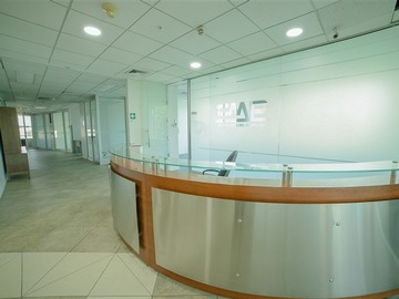 Oficina en arriendo mensual en Av. Nueva Providencia 2086, Providencia - 8 dormitorios, 9 baños