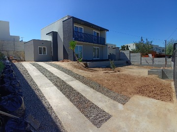 Casa en venta en Almirante Grau, Quilpué - 4 dormitorios, 3 baños