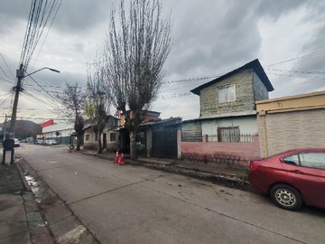 Casa en venta en Excelente Propiedad Más Taller Vulcanización en Renca - 6 dormitorios, 2 baños