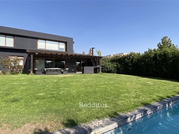 Casa en venta en Avanida Chicureo 8100, Colina - 5 dormitorios, 4 baños