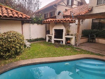 Casa en venta en Linda casa muy bien ubicada con piscina (167350), Vitacura - 5 dormitorios, 3 baños