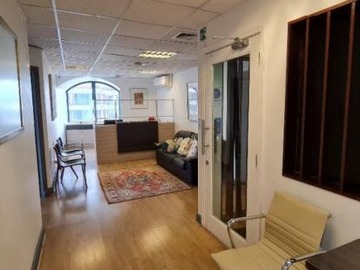 Oficina en arriendo mensual en Luis Carrera - Las Hualtatas, Vitacura - 2 baños