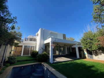 Casa en venta en Valenzuela Puelma, La Reina - 5 dormitorios, 4 baños