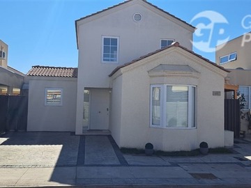 Casa en venta en Las Compuertas / Sta Herminia, Padre Hurtado - 3 dormitorios, 3 baños