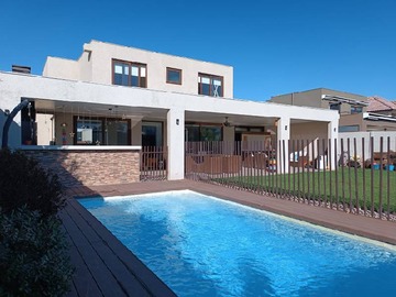 Casa en venta en Casa en condominio valle nogales, full equipamiento !, Colina - 3 dormitorios, 3 baños