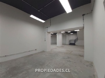 Local Comercial en arriendo mensual en Huérfanos / Bandera, Santiago - 4 baños