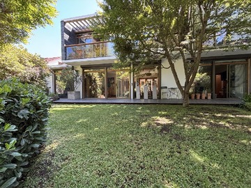 Casa en venta en Club de Polo, Vitacura - 5 dormitorios, 3 baños