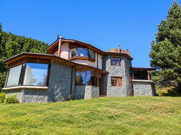 Casa en venta en Vende Casa en Parcela a 6 Min de la Ciudad, Coyhaique - 4 dormitorios, 3 baños
