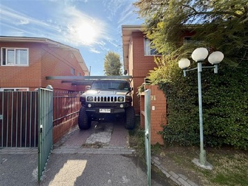Casa en arriendo mensual en Hospital Dipreca, Las Condes - 4 dormitorios, 3 baños