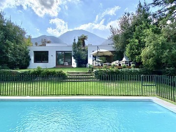 Casa en arriendo mensual en Casa en venta de 5 dorm. En vitacura, Vitacura - 5 dormitorios, 4 baños