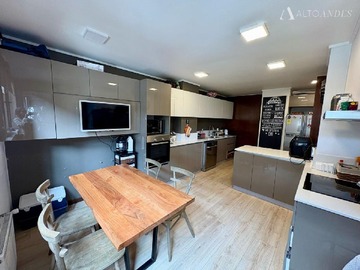 Departamento en venta en El peral, Lo Barnechea - 3 dormitorios, 4 baños