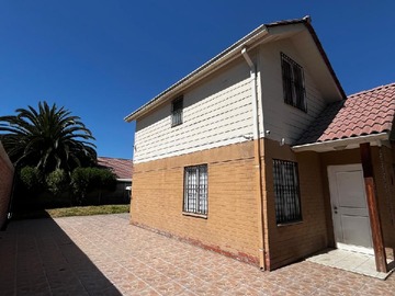 Casa en venta en Amplia Casa Esquina Calle el Taco, Larapinta 3ra Etapa Lampa - 3 dormitorios, 2 baños