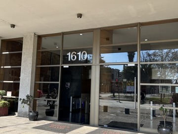 Departamento en arriendo mensual en A pasos de metro toesca, Santiago - 2 dormitorios, 2 baños