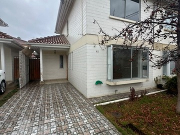 Casa en arriendo mensual en Peñaflor, Peñaflor - 3 dormitorios, 2 baños