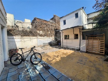 Casa en venta en Yungay, Metro República, Santiago - 8 dormitorios, 3 baños