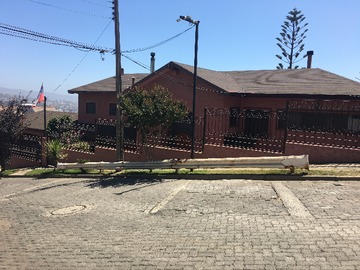 Casa en venta en San Pedro de Alcántara, Viña del Mar - 6 dormitorios, 5 baños