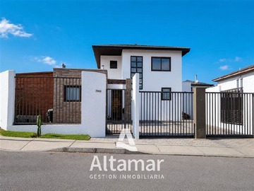 Casa en venta en Cerro Grande, La Serena - 4 dormitorios, 4 baños