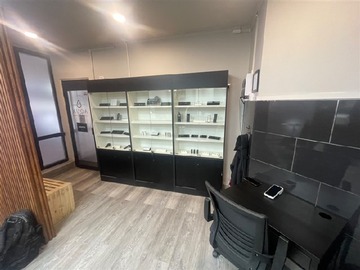 Local Comercial en arriendo mensual en Portal lyon - metro los leones providencia, Providencia - 1 baño
