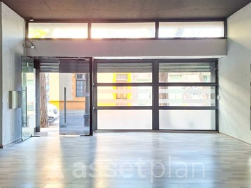 Local Comercial en arriendo mensual en Oportunidad de Inversión en Área Comercial (174468), Santiago - 2 baños