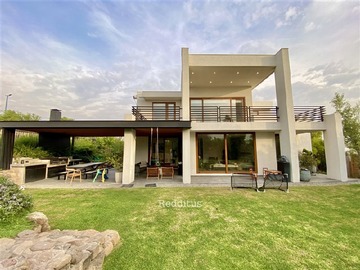 Casa en venta en Condominio Los Rios, Colina - 4 dormitorios, 4 baños