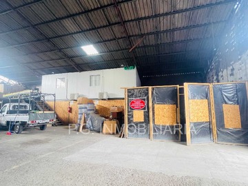 Terreno Industrial en venta en Enorme Terreno con Galpón en Macul (127759), Macul - 4 baños