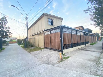 Casa en venta en Venta de casa entre Av Olimpo y el Cid (75069), Maipú - 4 dormitorios, 2 baños