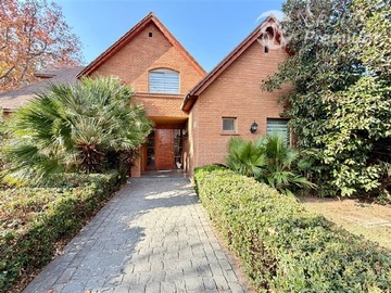 Casa en venta en Brisas Norte - Los Atacameños Chicureo, Colina - 5 dormitorios, 5 baños