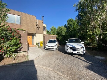 Casa en venta en Linda casa en seguro y familiar condominio Chicureo, Colina - 4 dormitorios, 4 baños