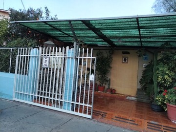 Casa en venta en Psje. Chillan 8648, La Florida - 4 dormitorios, 2 baños