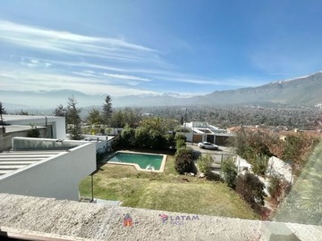 Casa en venta en Colina Vista Hermosa, Las Condes - 3 dormitorios, 3 baños