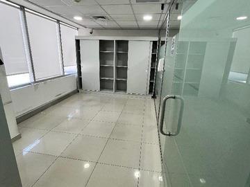Oficina en arriendo mensual en La Concepción, Providencia - 5 dormitorios, 2 baños